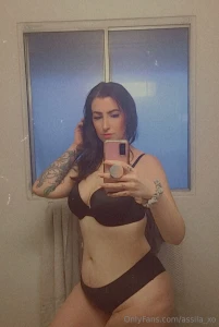 Mom s deserve to be spoiled especially when they re thick