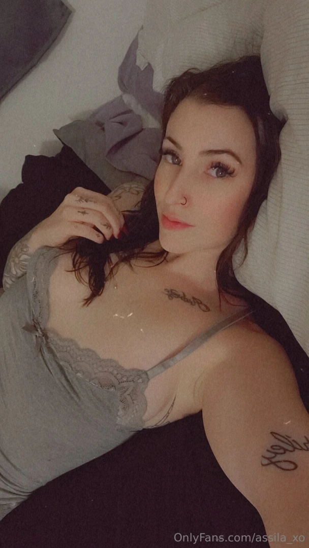 Okay just a little tease before bed the 2nd pic is my favorite what do 