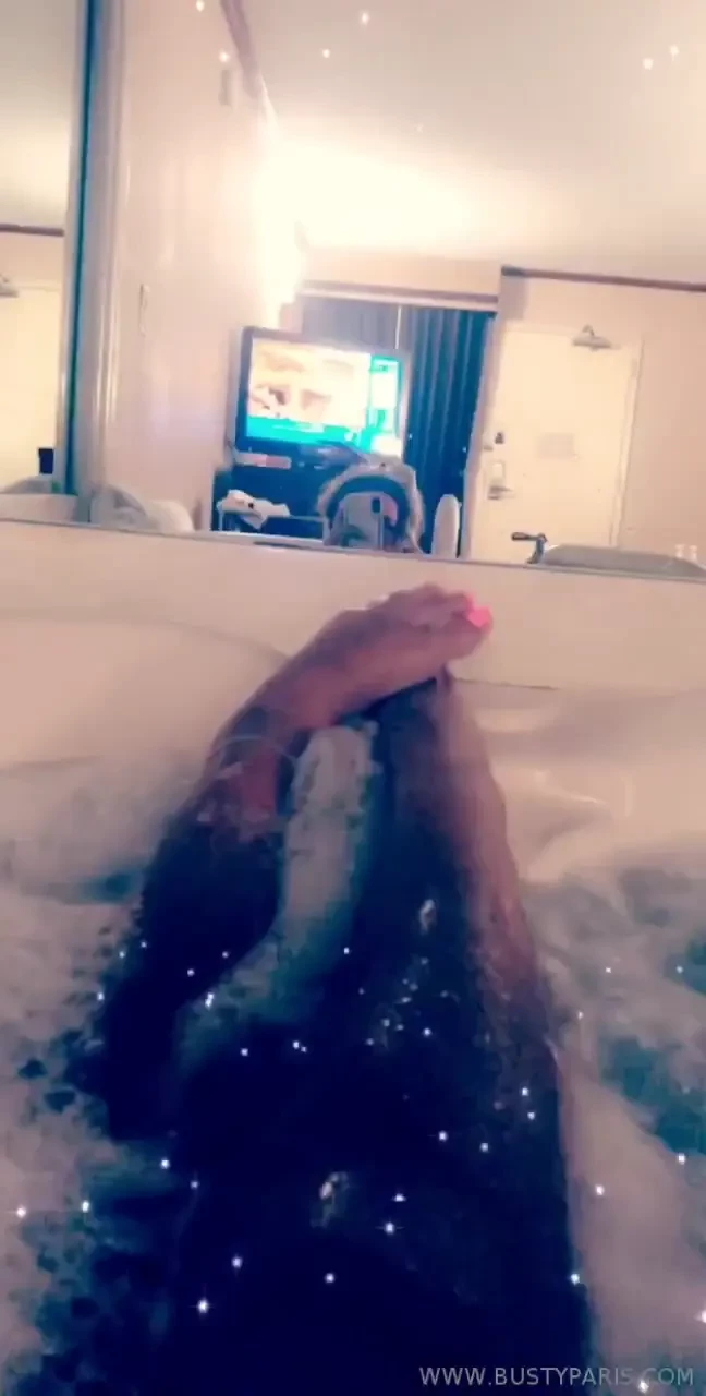 Long legged busty paris gs 