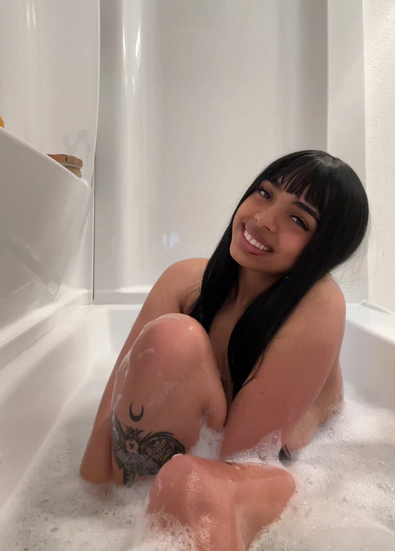 Someone tell me i am beautiful please 