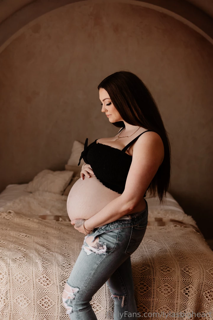 lylasbigheart - Got some maternity photos back is your goddess glowing 