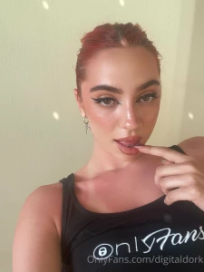 Sweet like honey with a sting