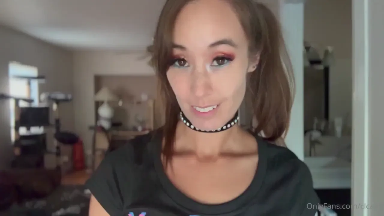 Domme christy telling daddy to stroke with her auego face 