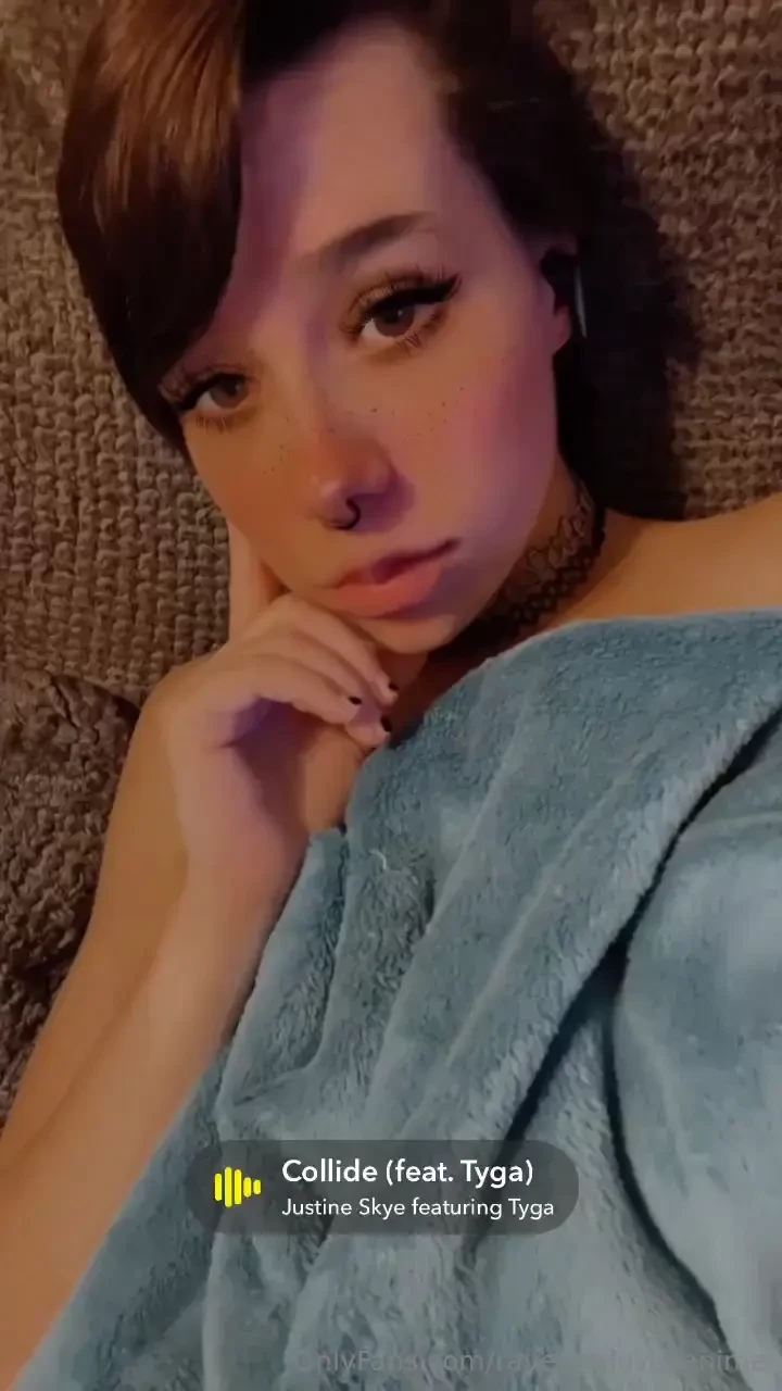 What a sneak peek on titty today just for you sh don t tell anyone 