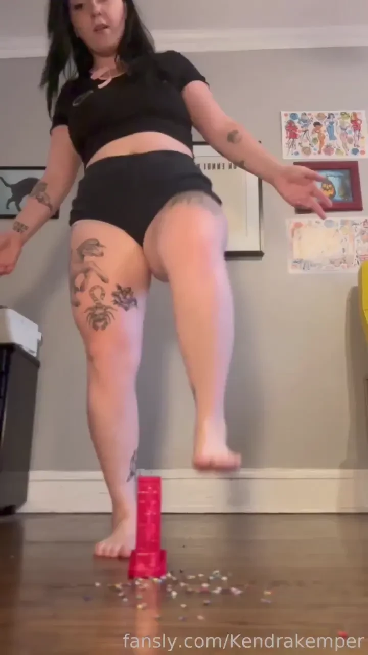 28 minute video giantess vore building dildo farting squirting butt 