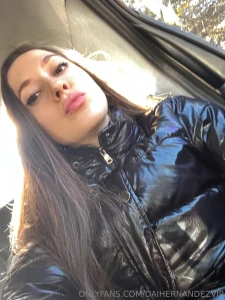 Me saque una foto hot en el auto habia gente al lado y me re calento