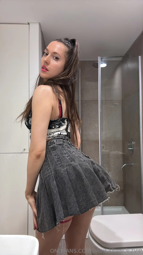 La pollera ya estaba corta y tuve que grabarlo si te banc s el morbo 