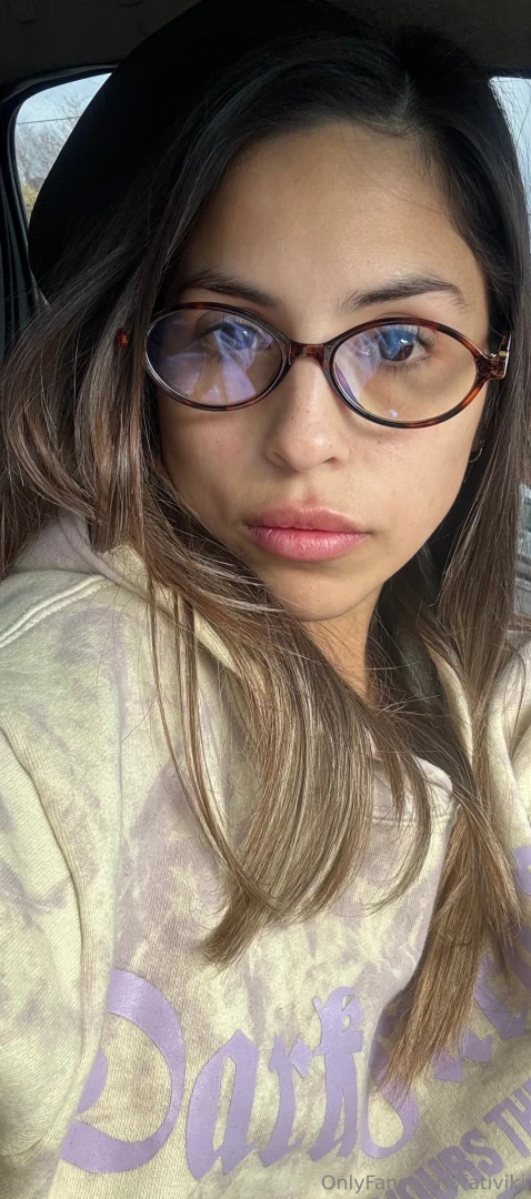 Do you like my new glasses if you like them leave me a tip 