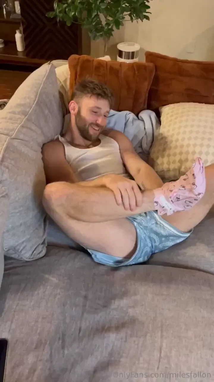 Welcome to my page-i m getting myself ready for you feet 