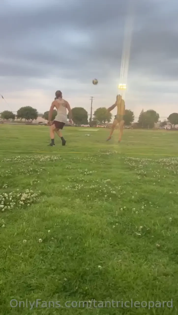 Some dime volleyball plays at the park tonight and some mistakes were part 2 