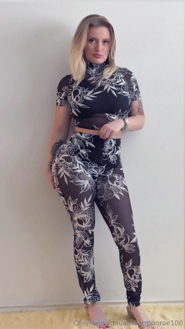 First one that tips 10 gets a bundle 