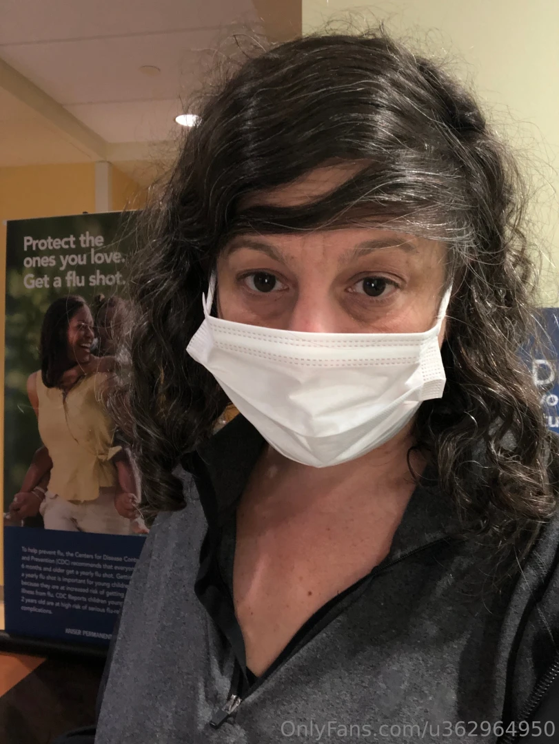 Waiting at urgent care to get my shoulder thing i think i may have 