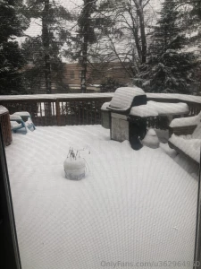 And it s still snowing it s supposed to snow all day until 1 am