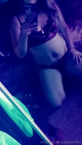 Hello i m stacey come and subscribe to my page to get solo content if