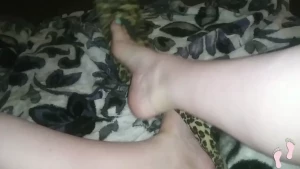 Hmmmm wonder if harry potter sucks toes