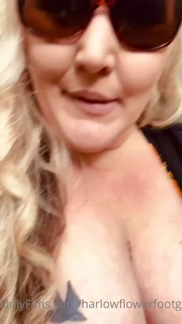 I am an artist my hair is rarely tamed amp sometimes i sleep till noon 