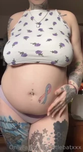 Belly getting bigger as i just hit 6 months i will continue to create