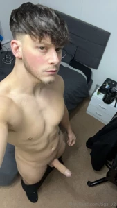 Good morning wishing you a sexy wensday from myself and my third leg
