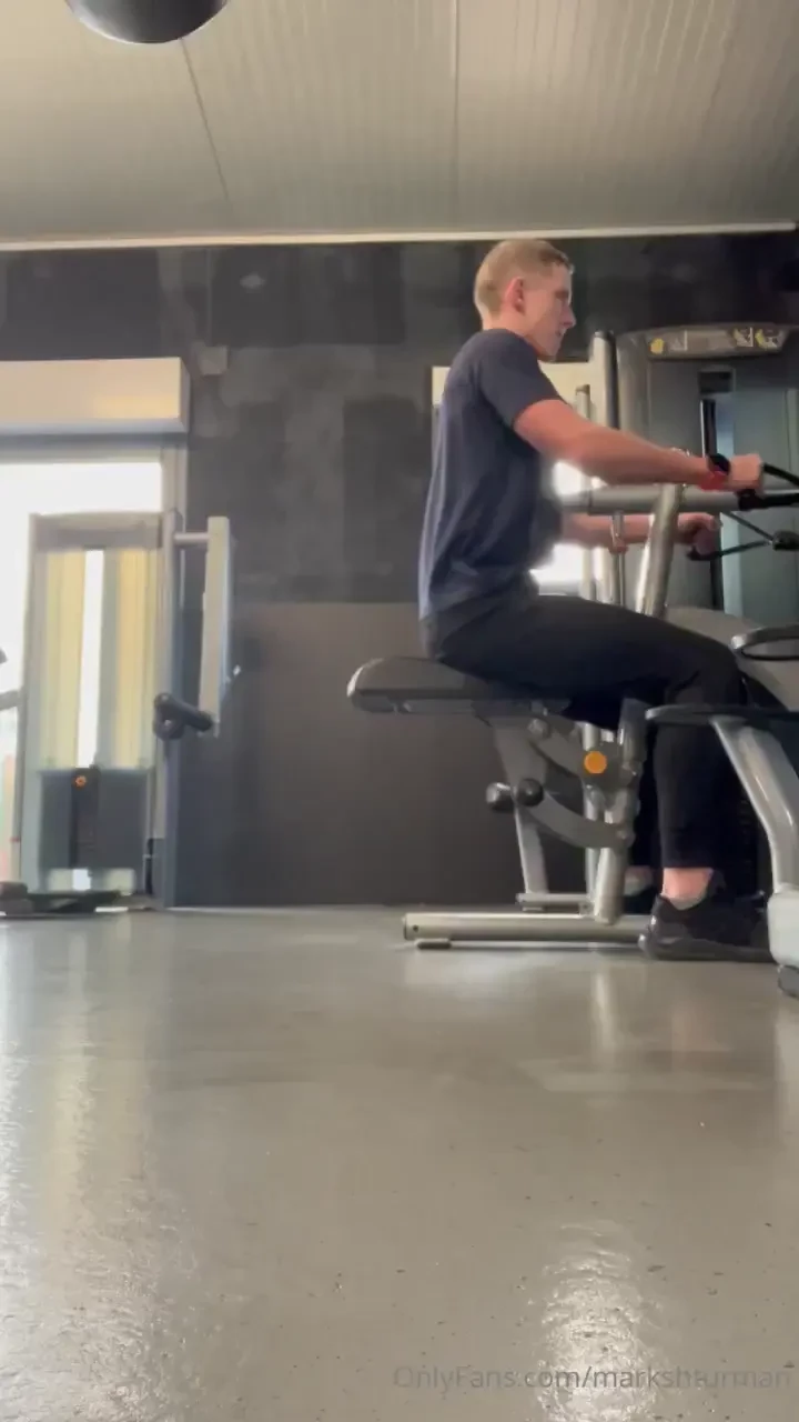 Hi everyone i m training my back today 