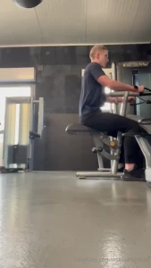 Hi everyone i m training my back today