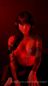 Amor ponte unos aud fonos alista tus pa uelos y tu lubricante para que