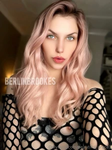 Advertisement smash or pass this british slut berlinbrookes part 1