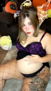 Do you want a piece of mom pie you can eat in the kitchen or i can