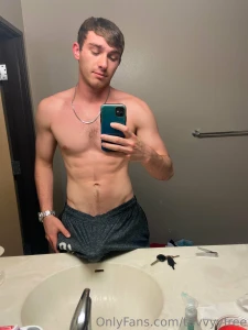 Bet your mouth s watering rn i can tell the way you re staring at my