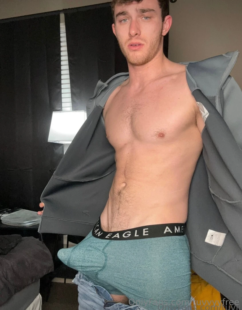 Live right now cum watch me bust a nut out of this cock 