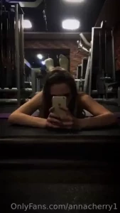 A few minutes of rest during an intense workout