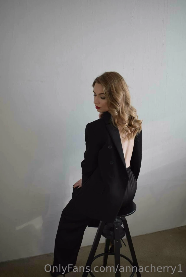 Sexy is not only breasts and butt i think that the back also looks 