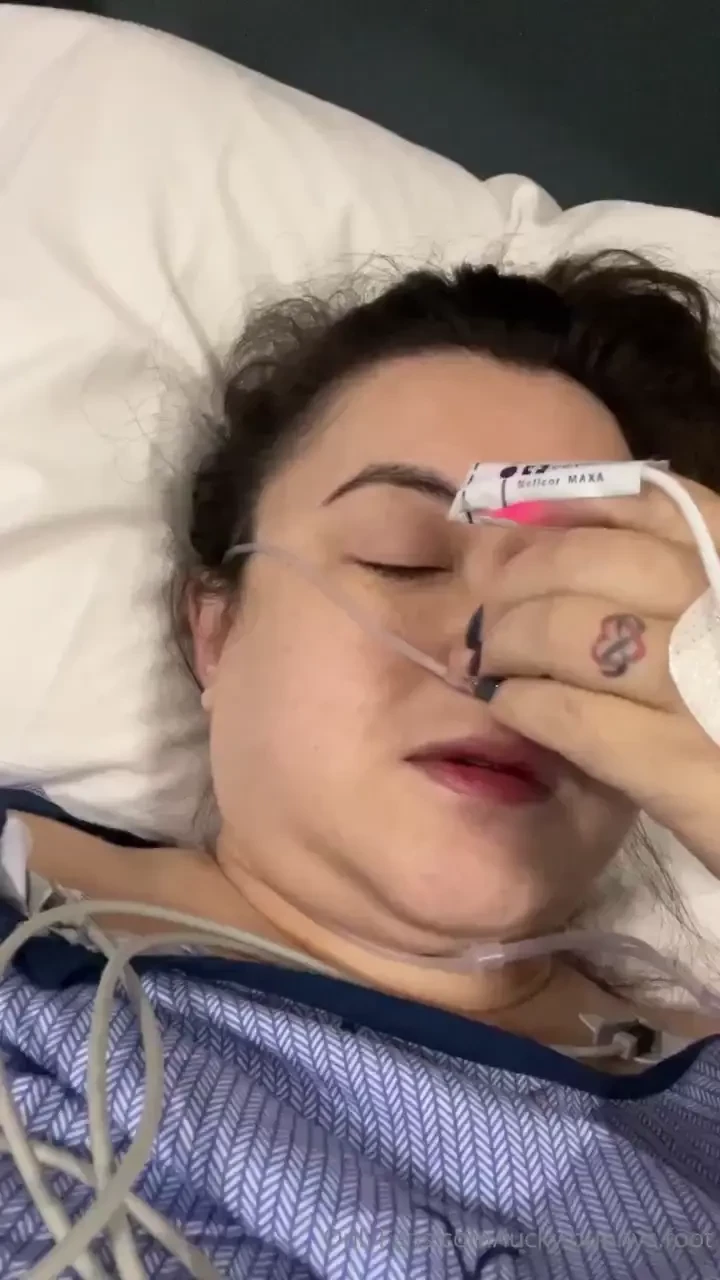 Trigger warning yesterday was surgery day i took this when i woke up 