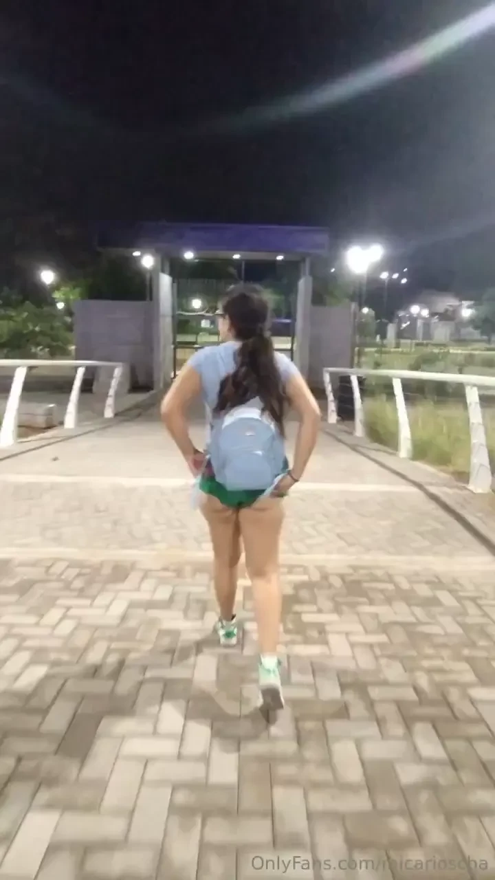 Papi me encantar a que me hagas cositas en el parque 