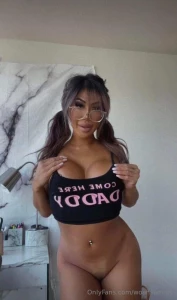 Would you get freaky with this babe she s down to make you com so much