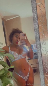 Mmmm sexy girls guys