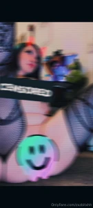 Includes pussy pics with face and 1 booty pic