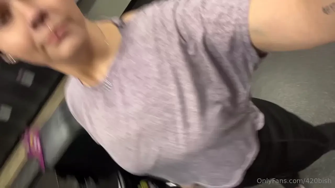 Doin gym shit nothin weird here makin dat ass clap in the tanner 