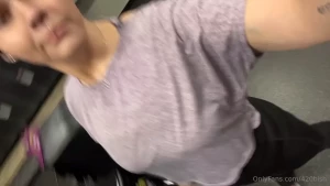 Doin gym shit nothin weird here makin dat ass clap in the tanner