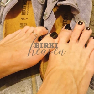 Freshly showered with warm feet in my birkenstock boston braided slip