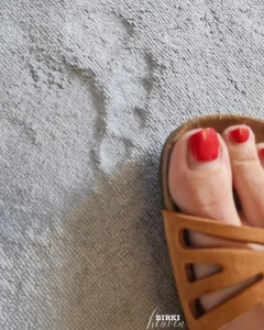 On the new fluffy towels you can see my toe prints after showering not