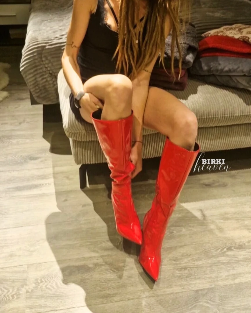 Red high boots and a short black dress and immediately i m a part 1 