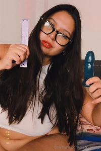 I need to put on my glasses so i can see your micropenis