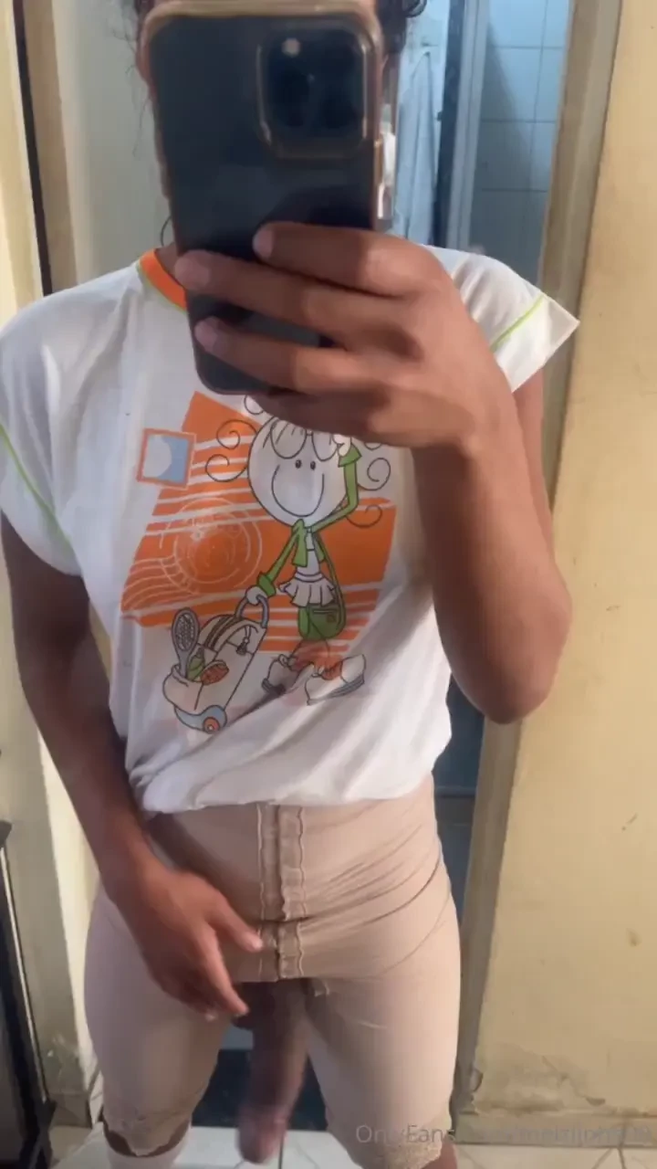 Mesmo operada ainda continuo com pau bem duro em breve vou est 