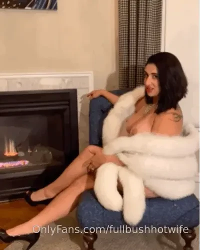 Bonus clip since winter is cumming posing around in a white fur stole 