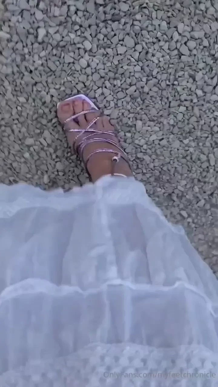 My date out with you tonight do you like my outfit and pink heels 