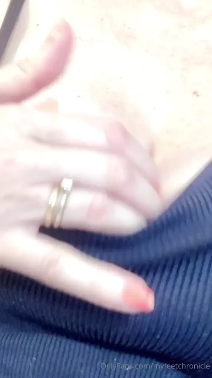 Hi babe hope you missed my soft boobs and sexy feet i like to check 