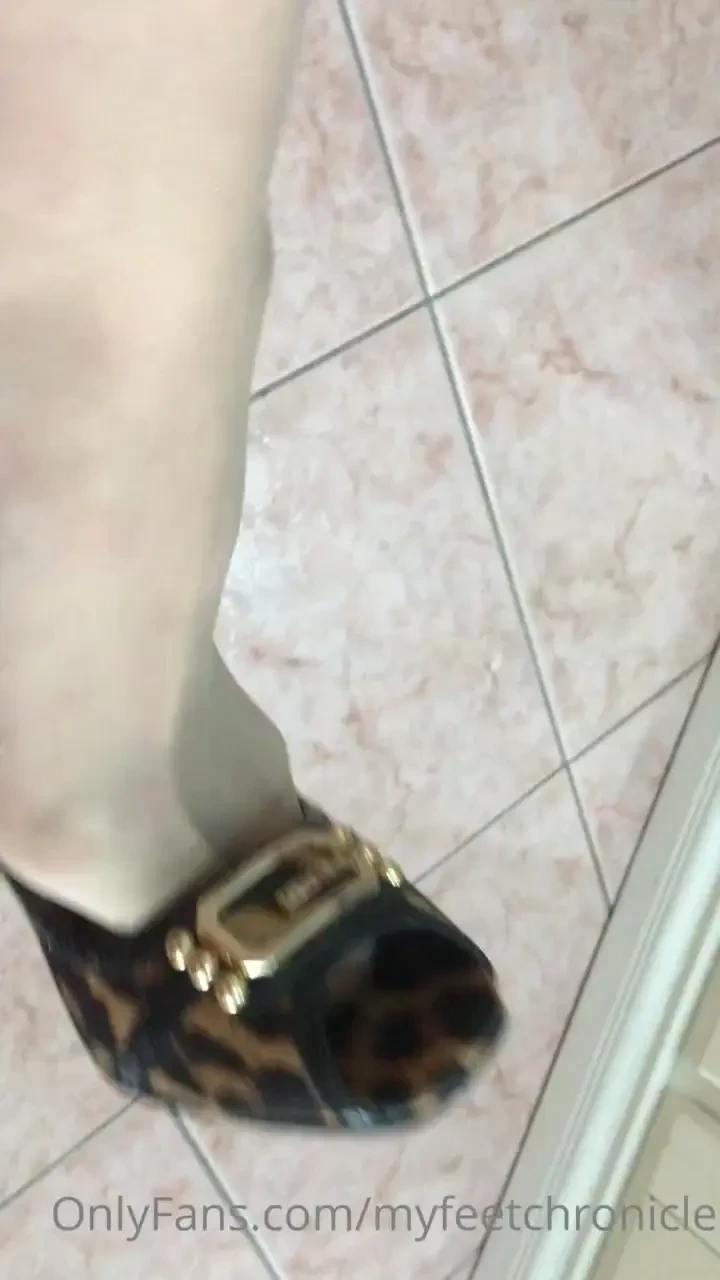 Hear the nylon rub on the skin isn t it damn exciting highheels nylon 