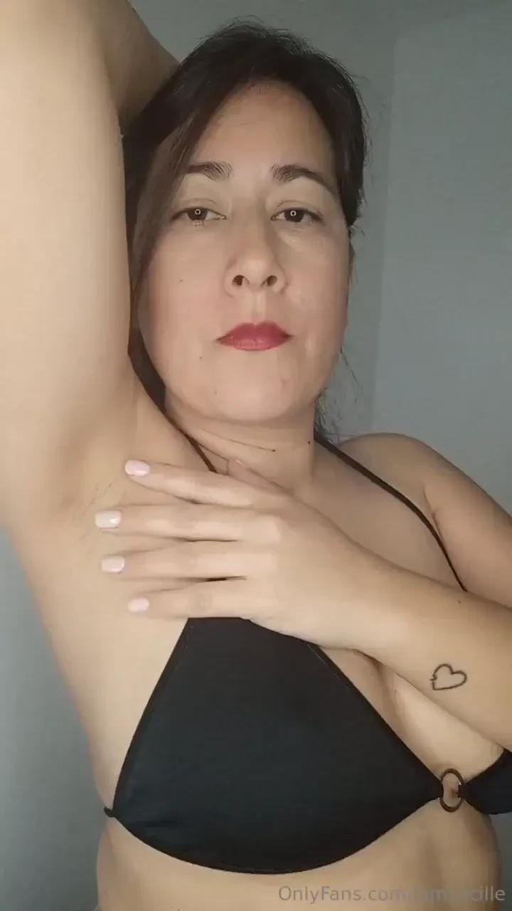 I m still looking for a slave to use as a rag for my armpits who 