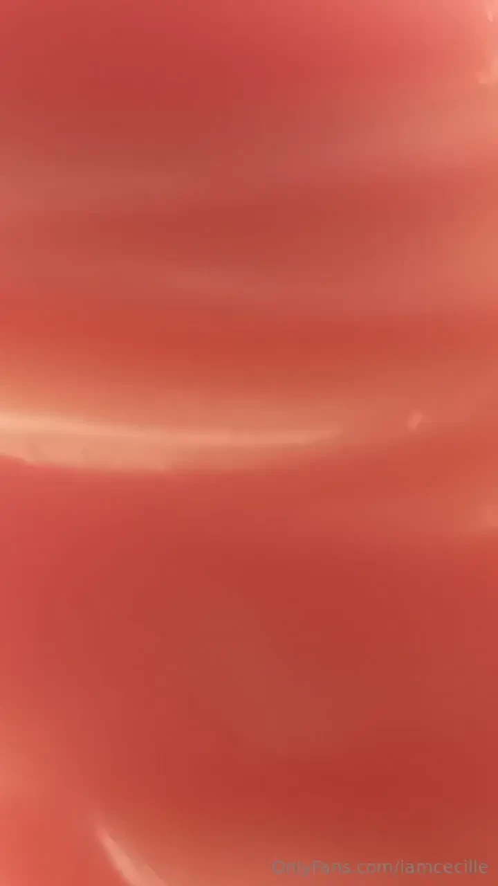 My friend makes me very happy 