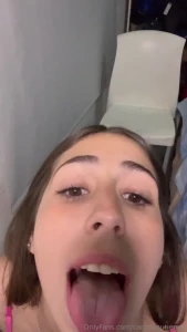 Echamela en la boca throw it in my mouth
